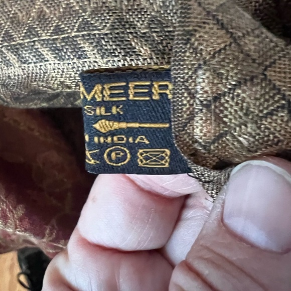 100% Silk "Cashmeer" Scarf 22"W x 68"L Plus Fringe Shades of Brown W/ Maroon - Picture 4 of 5